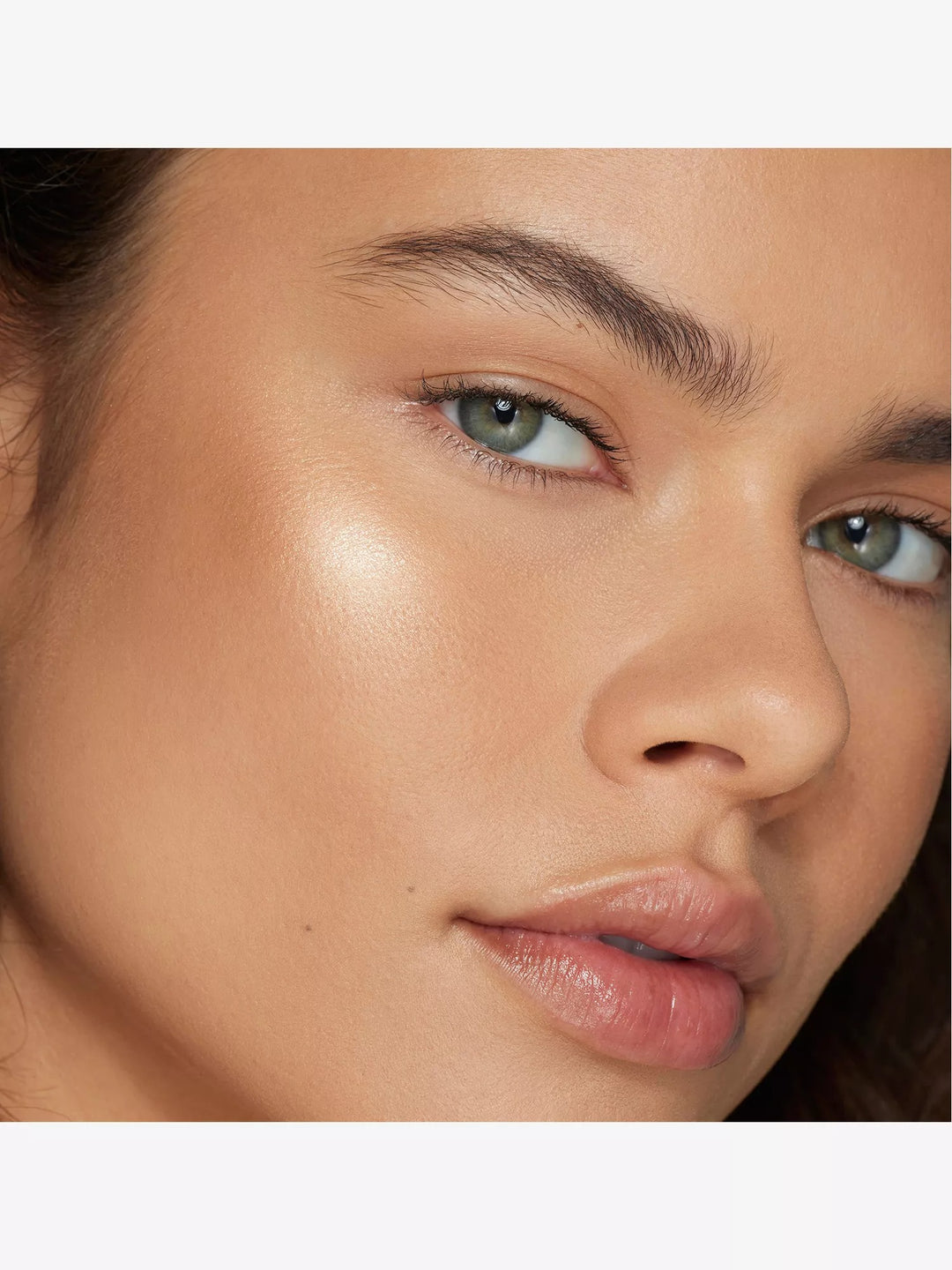 King Kylie Collection Loose Powder Highlighter - GLAM MODA
