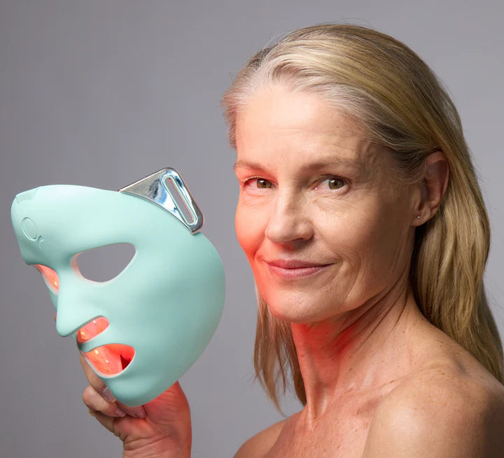 Refresh The Appearance Of Your Skin With Our Light Therapy Mask - Red Light Mask Q-Rejuvalight Pro - GLAM MODA