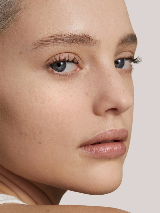 Skin Rewind Complexion Stick - GLAM MODA