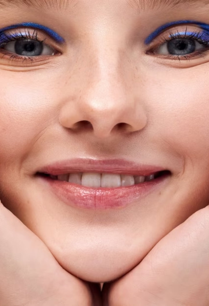 Superman Swirl Lip Mask