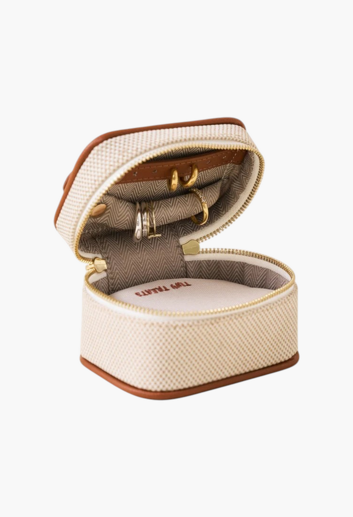 GLAM MODA mini jewellery case in blue and white checkerboard canvas with internal ring and earring storage