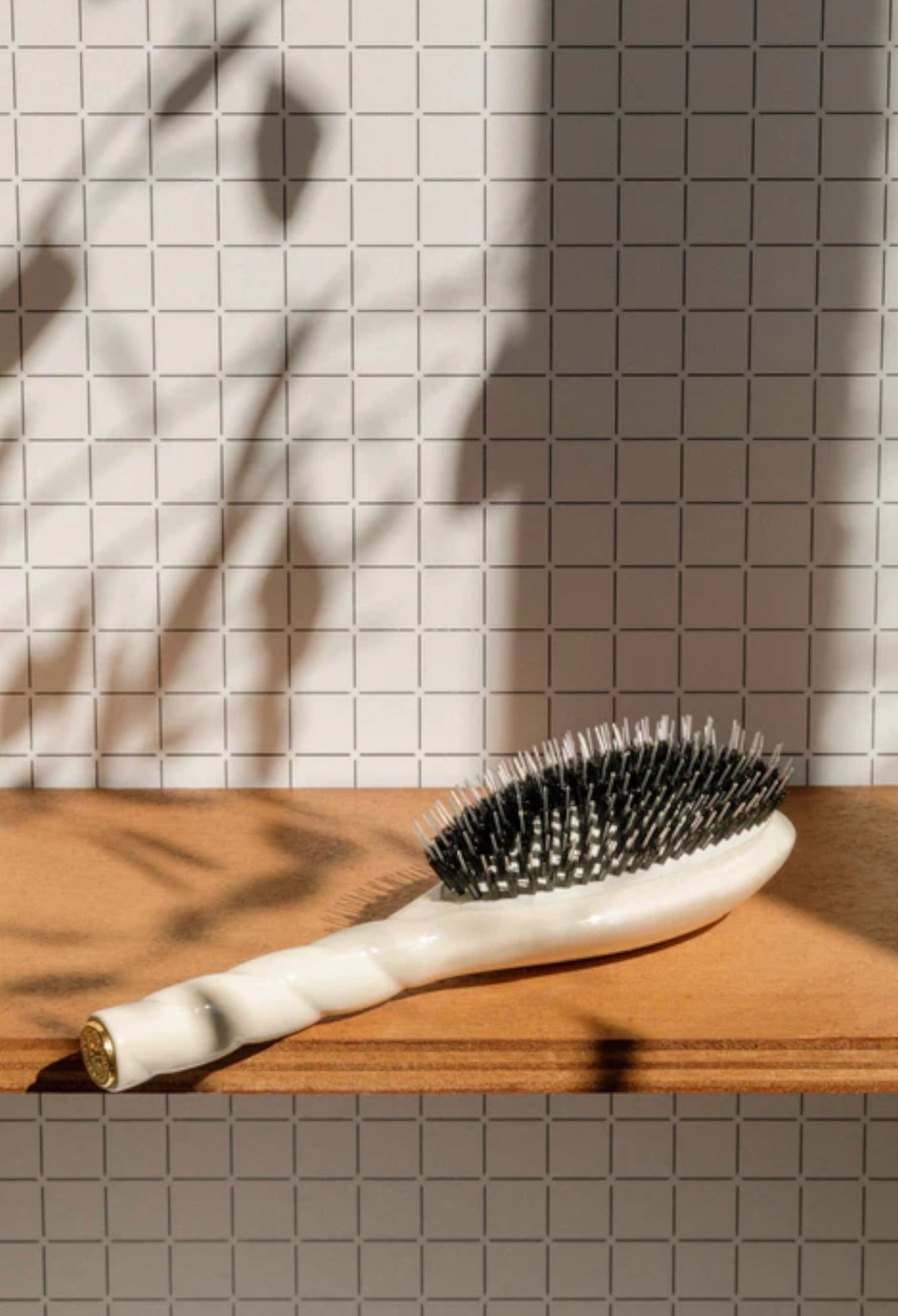 White Cream - The Essential Detangling & Care Brush - GLAM MODA