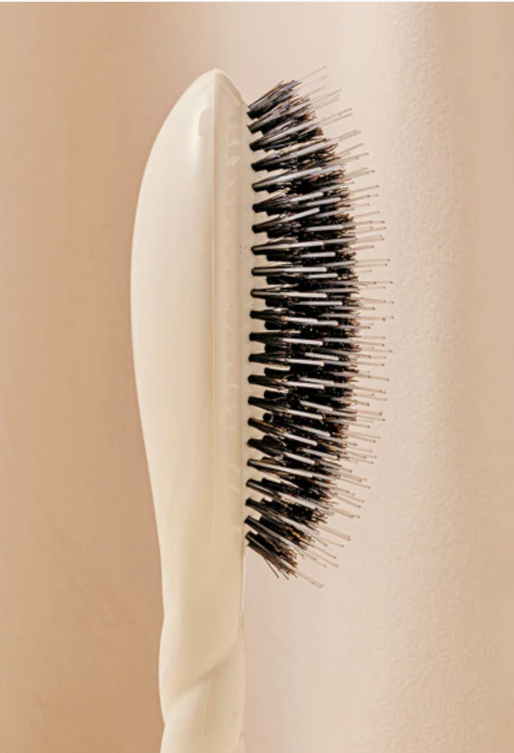 White Cream - The Essential Detangling & Care Brush - GLAM MODA