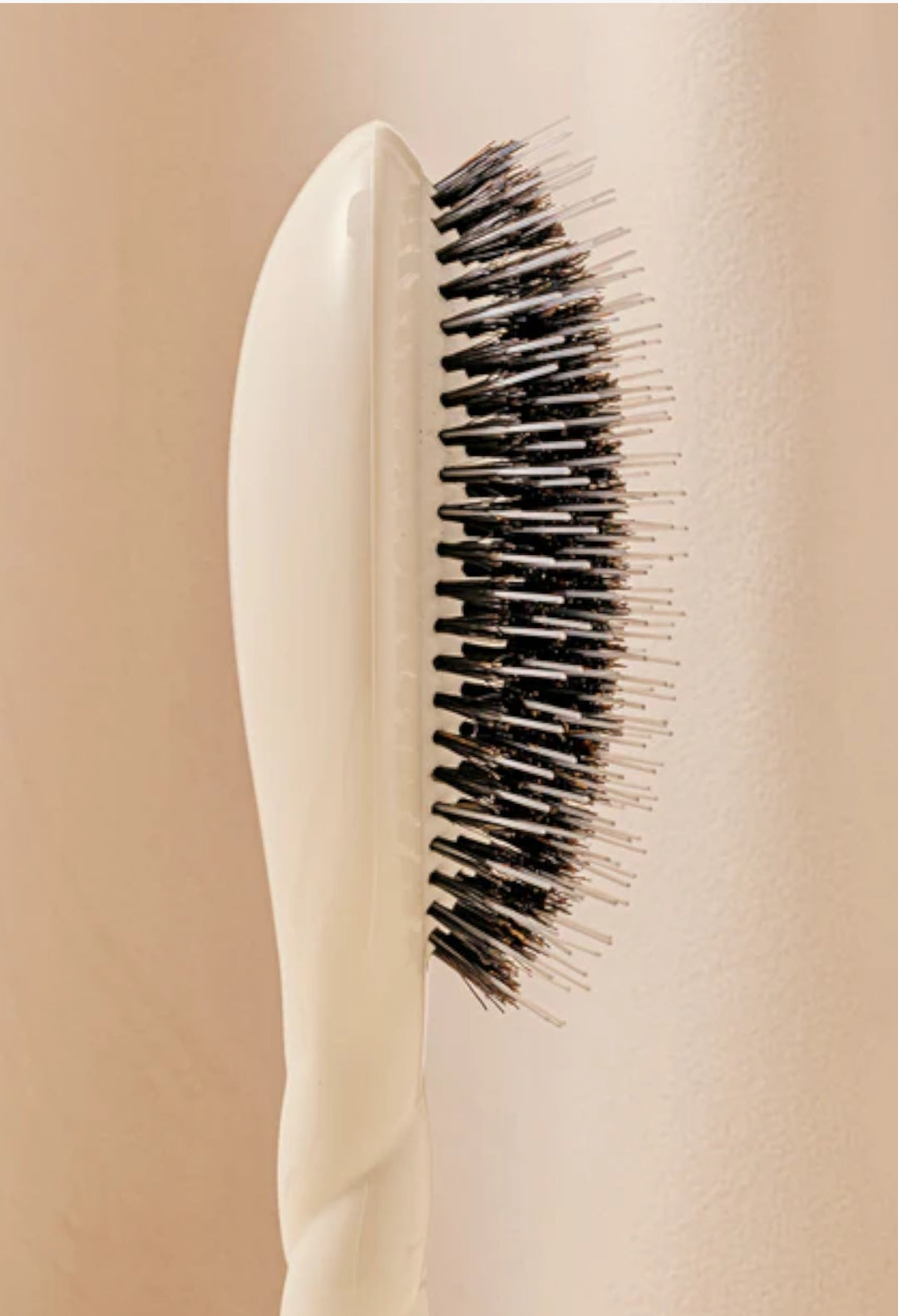 White Cream - The Essential Detangling & Care Brush - GLAM MODA