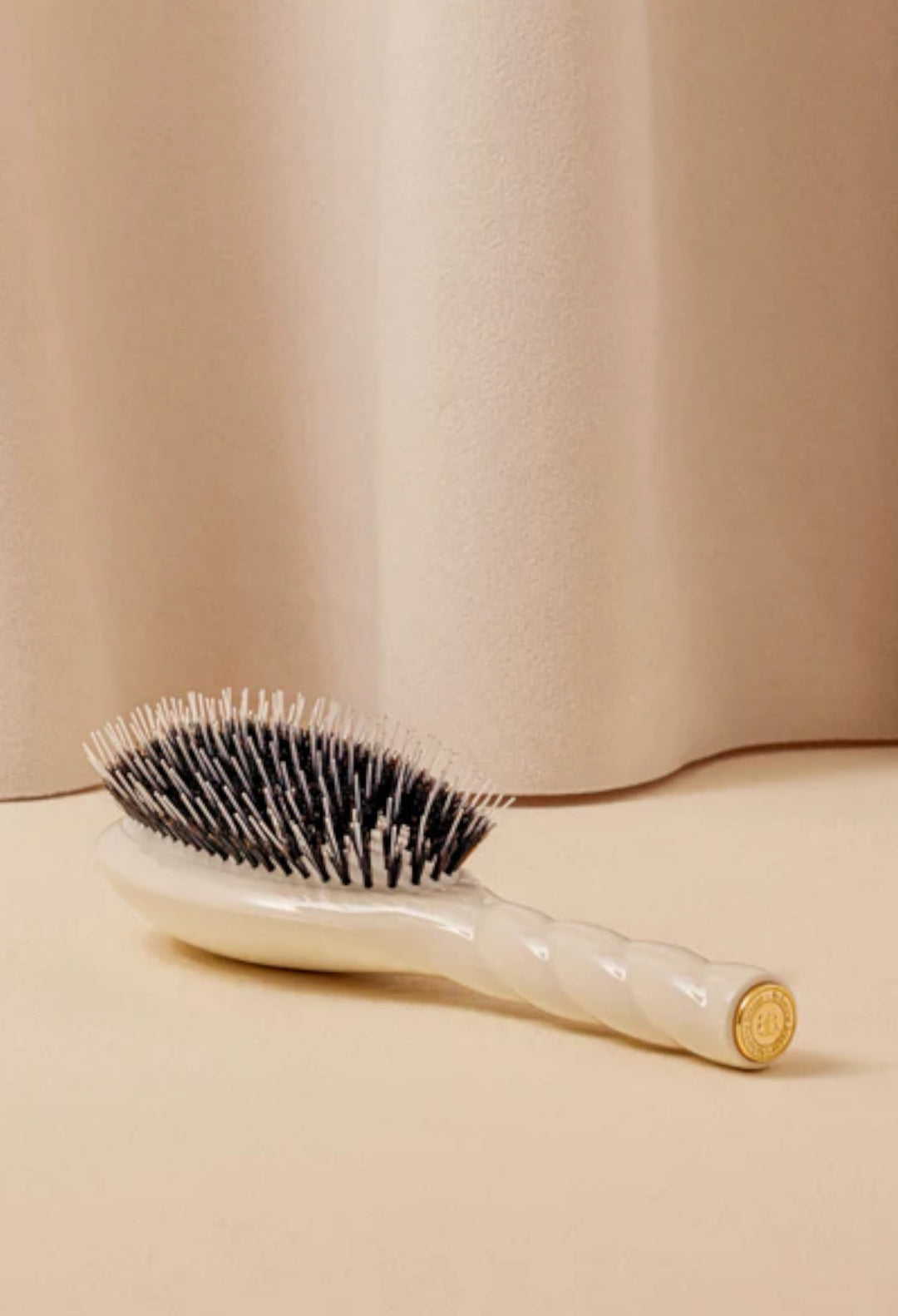 White Cream - The Essential Detangling & Care Brush - GLAM MODA