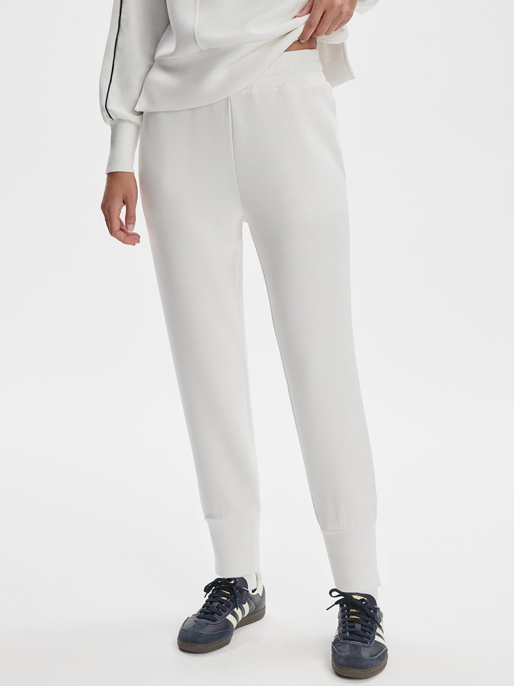 White - The Slim Cuff Pant 25" - GLAM MODA