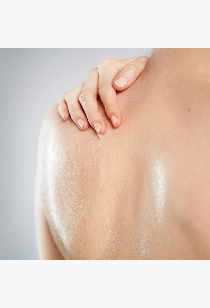 GLAM MODA Ameliorate Nourishing Body Wash applied to a person's back, showing hydrated and smooth skin texture.