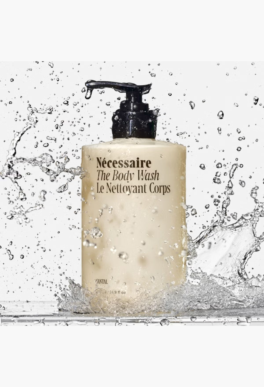 GLAM MODA Nécessaire The Body Wash Santal in a minimalist bottle surrounded by refreshing water splashes