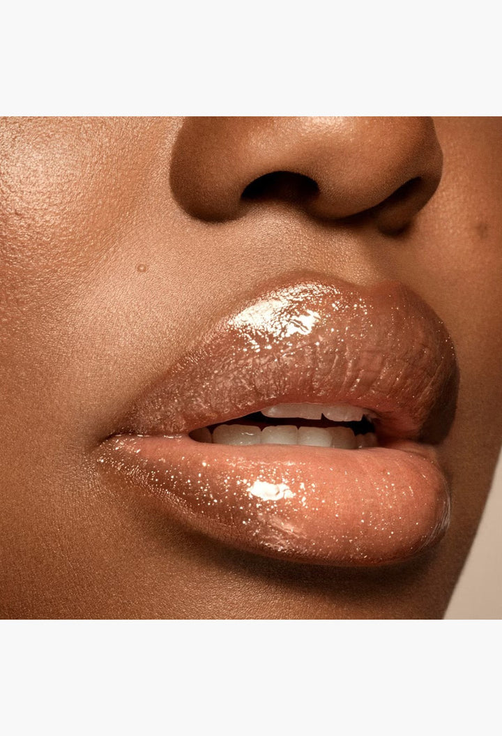 GLAM MODA VIEVE Lip Dew applied on lips for a high-shine, non-sticky, luminous glossy finish with subtle shimmer.