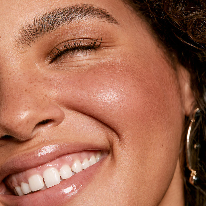 06 - Slip Tint - Lightweight Tinted Moisturizer With Hyaluronic Acid - GLAM MODA