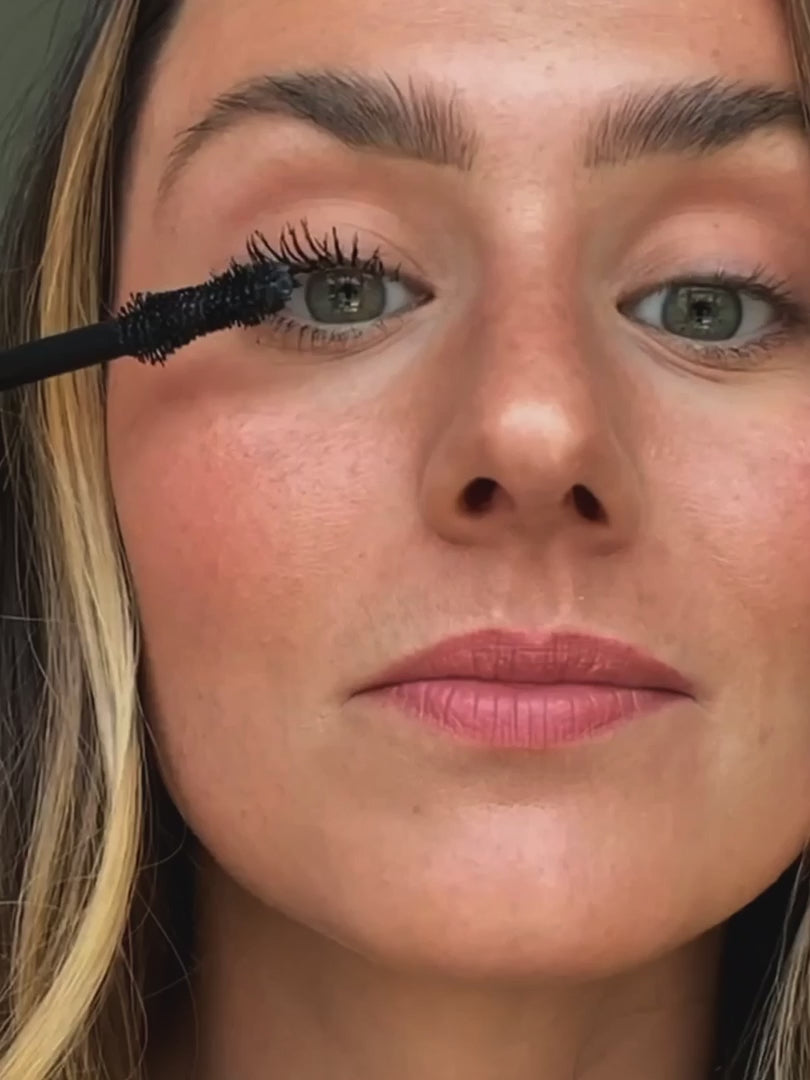 Fullest Volumizing Mascara
