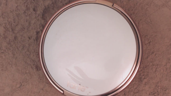 Amazonian Clay 16-Hour Blurring Powder Foundation
