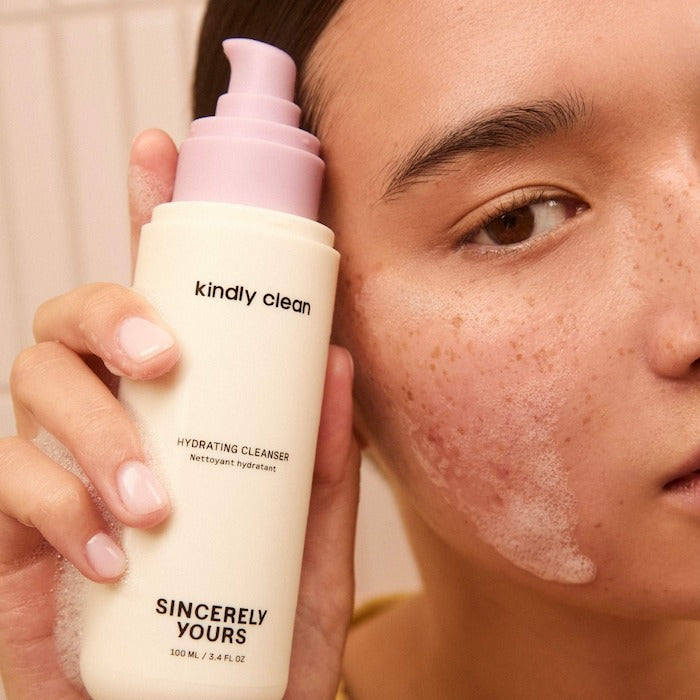 Kindly Clean Hydrating and Soothing Foaming Gel Cleanser - GLAM MODA