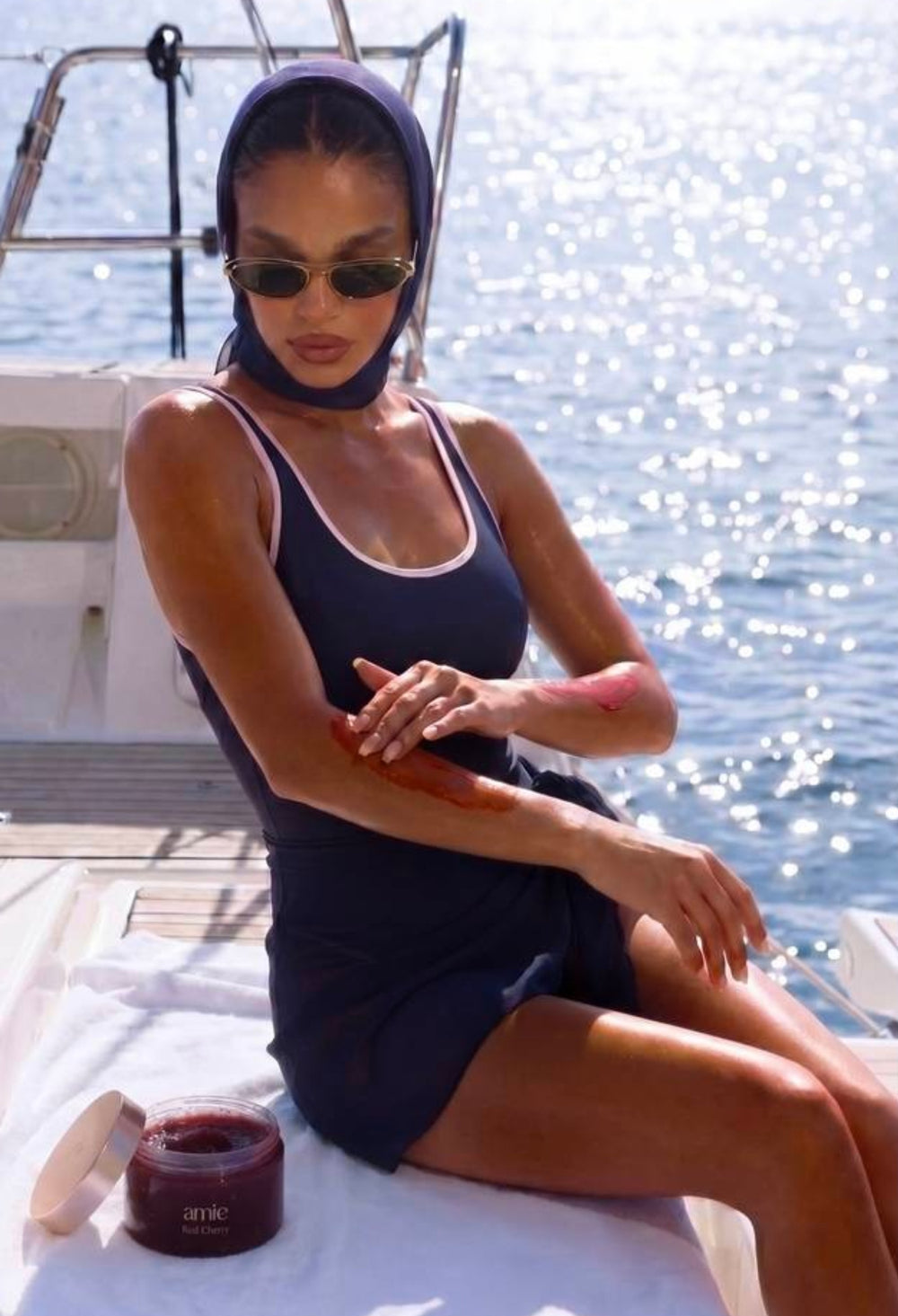 Red Cherry - A Cream That Gives You A Distinctive Wine-Colored Tone During Tanning - GLAM MODA