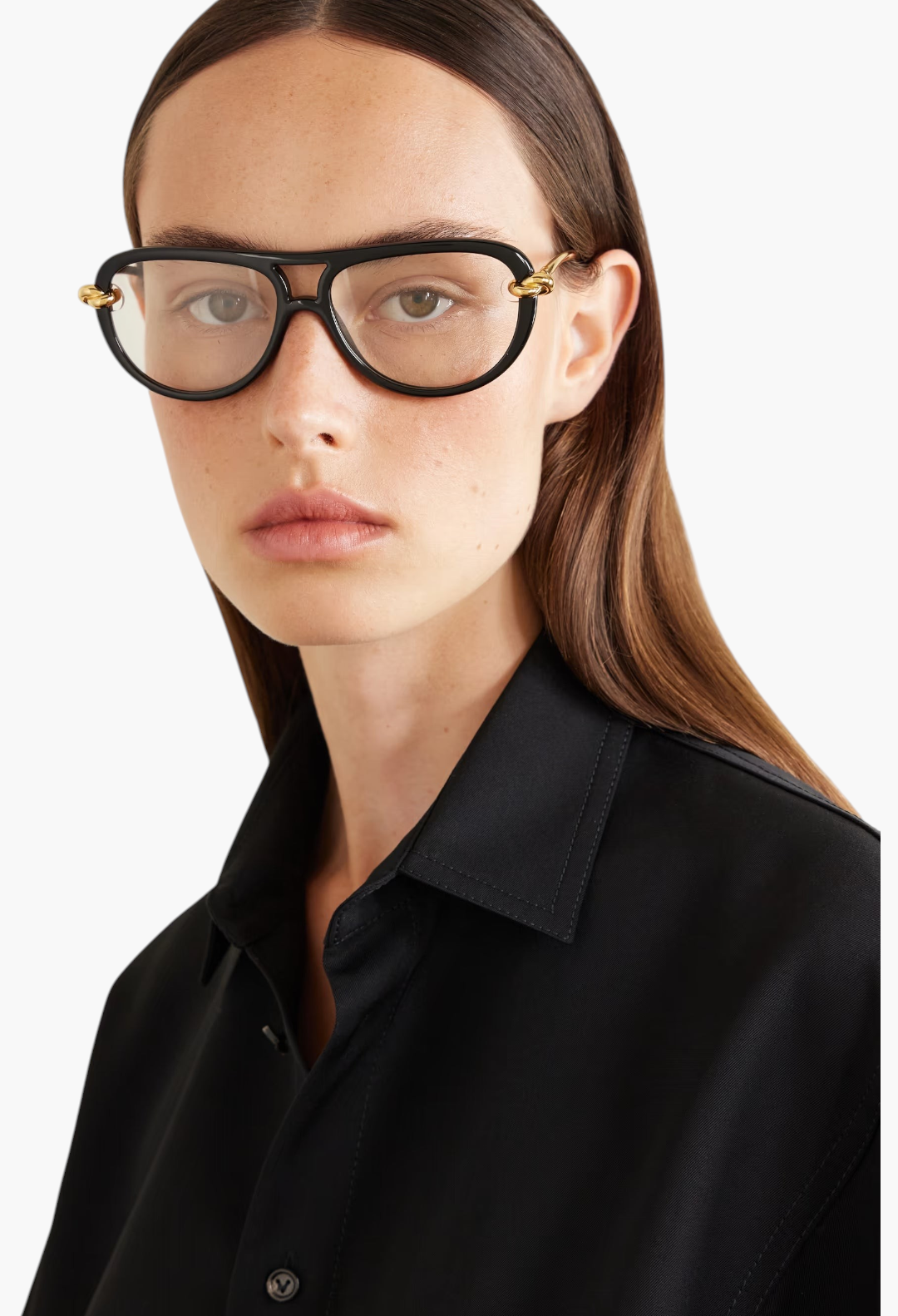 GLAM MODA New Knot aviator sunglasses with black frames and gold-tone twisted metal temples on a model