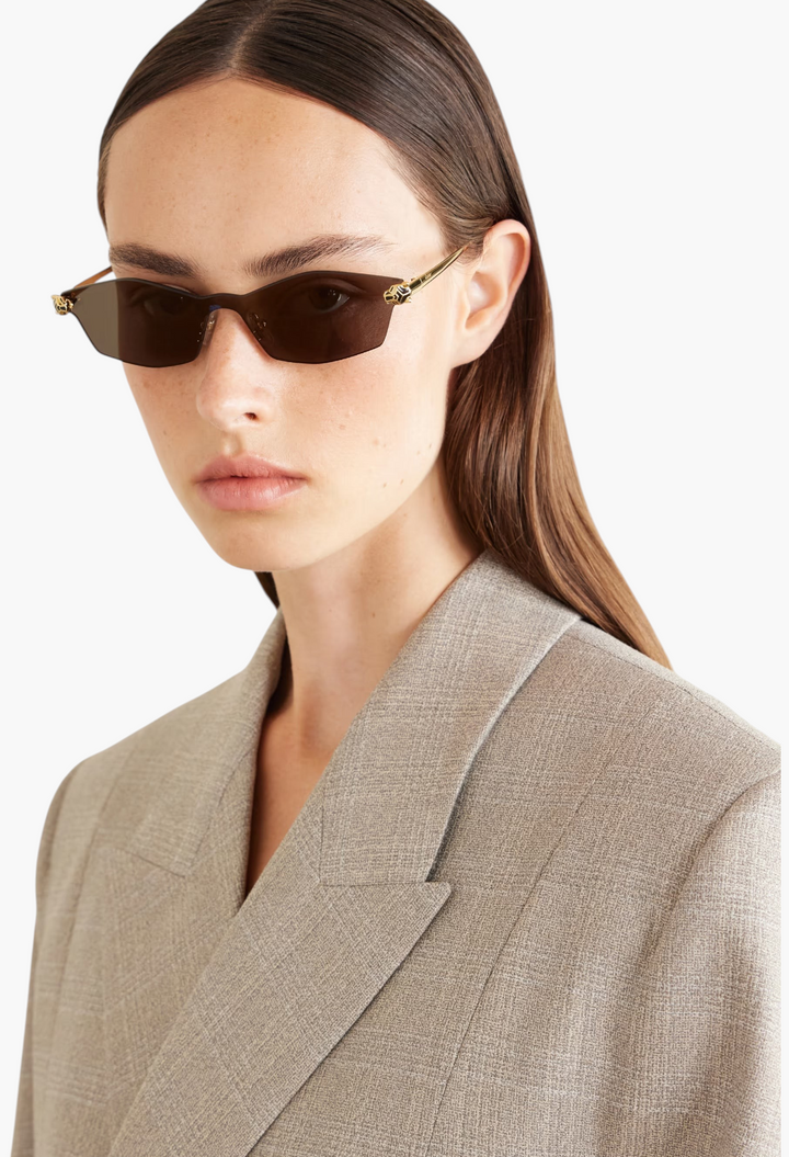 GLAM MODA Panthère de Cartier D-frame sunglasses with gold-tone metal frames and purple lenses worn by a model.