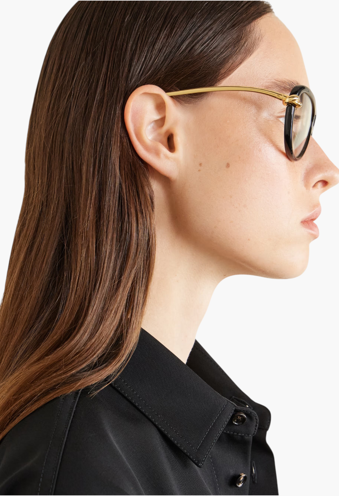 GLAM MODA New Knot aviator-style sunglasses with black frames and gold-tone twisted metal temples on a model